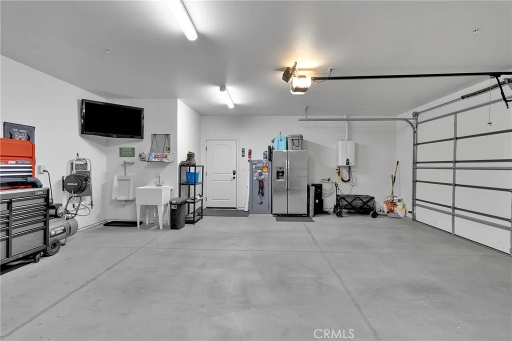 8357 Macron, Oak Hills, California 92344 home-pic-61